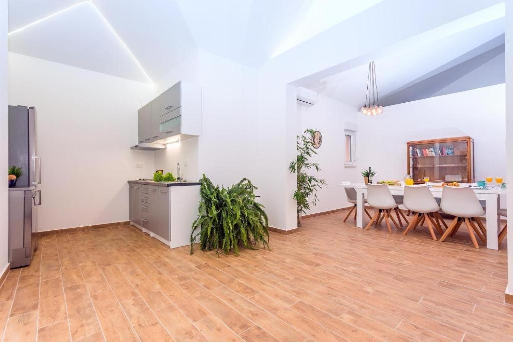 Villa Marietta Equino Donje Sitno ภายนอก รูปภาพ